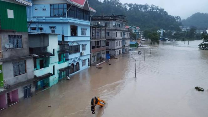 Σφοδρές βροχοπτώσεις στην Ινδία: Υπερχείλισε λίμνη στα Ιμαλάια - Τουλάχιστον 14 νεκροί, 102 αγνοούμενοι