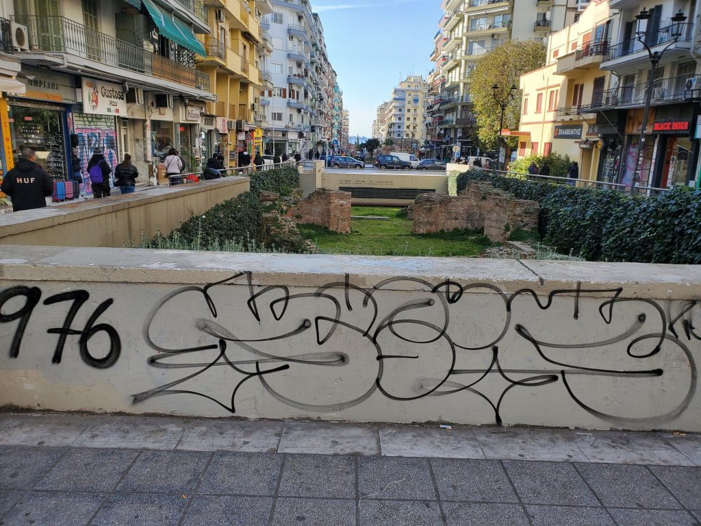 Βανδαλισμένα πάνω από τα μισά κτίρια στη Θεσσαλονίκη – Τι δείχνει έρευνα