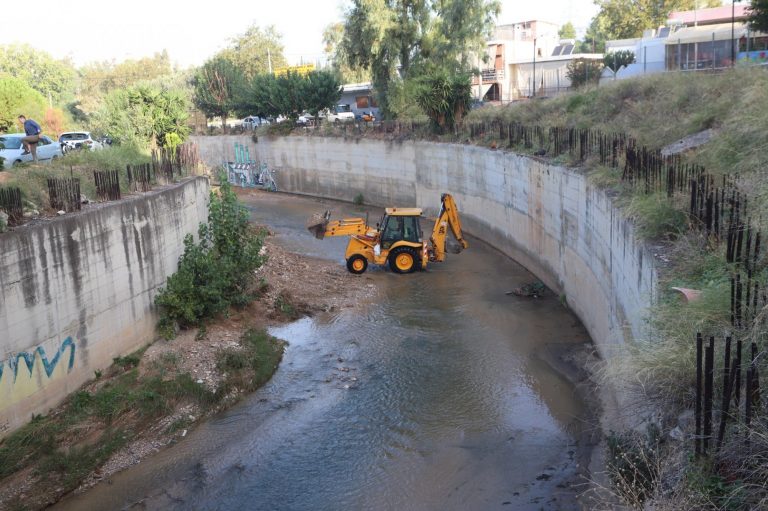 Απομακρύνθηκαν φερτά υλικά από τον Κηφισό – Η Αττική θα αντέξει αν συνεχιστούν τα έργα είπε ο Περιφερειάρχης