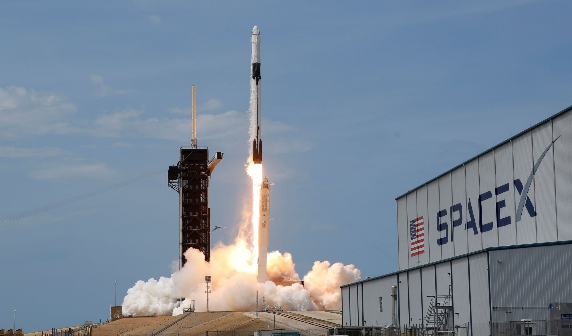 SpaceX: 'Εκθεση προειδοποιεί ότι οι δορυφόροι του Έλον Μασκ ίσως πέσουν στα κεφάλια μας