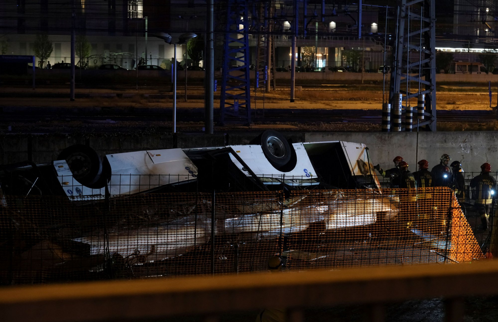 Τραγωδία στη Βενετία: Τουλάχιστον 21 νεκροί στο δυστύχημα με το λεωφορείο - Έπεσε από 15 μέτρα ύψος
