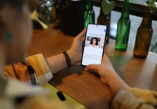 Κατερίνα Σακελλαροπούλου: Οικουμενικό σύμβολο της γυναικείας χειραφέτησης η Ναργκίς Μοχαμαντί