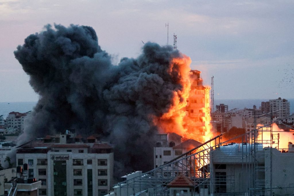 Ισραήλ: Μεγάλη φωτιά στη νότια Λωρίδα της Γάζας μετά από αεροπορική επιδρομή