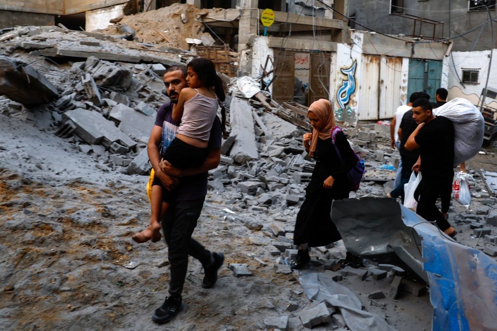 Ισραήλ: Νεκρά παιδιά από βομβαρδισμούς στη Γάζα, θρήνος χωρίς τέλος στα ερείπια