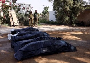 Ισραήλ: Σοκάρουν οι φρικαλεότητες στο Κφαρ Άζα – Αναφορές για αποκεφαλισμένους και απανθρακωμένους άμαχους