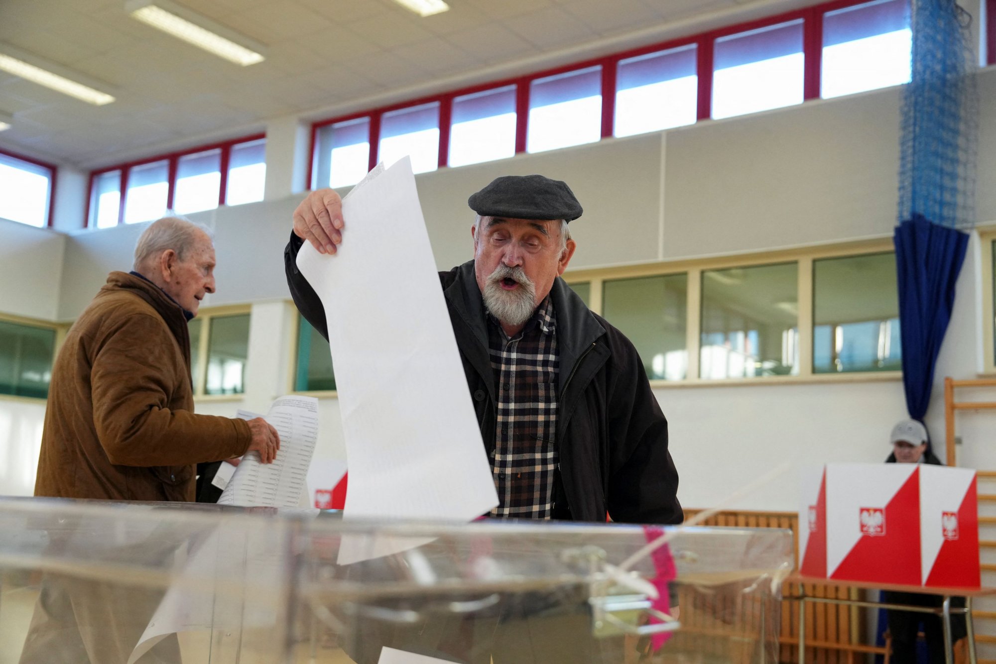 Πολωνία: Σημαντικές εκλογές - θα διατηρήσει την εξουσία η εθνικιστική δεξιά;
