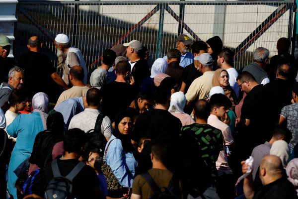 Πόλεμος Ισραήλ – Χαμάς: Κατεστραμμένο το πέρασμα της Ράφα στην παλαιστινιακή πλευρά – Εγκλωβισμένοι πρόσφυγες