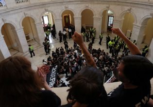 Αμερικανοεβραίοι εισέβαλαν στο Καπιτώλιο διαμαρτυρόμενοι για τη Γάζα