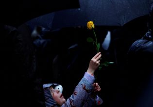 Πολιορκία: Το Ισραήλ επιτρέπει την είσοδο ανθρωπιστικής βοήθειας στη Γάζα από την Αίγυπτο