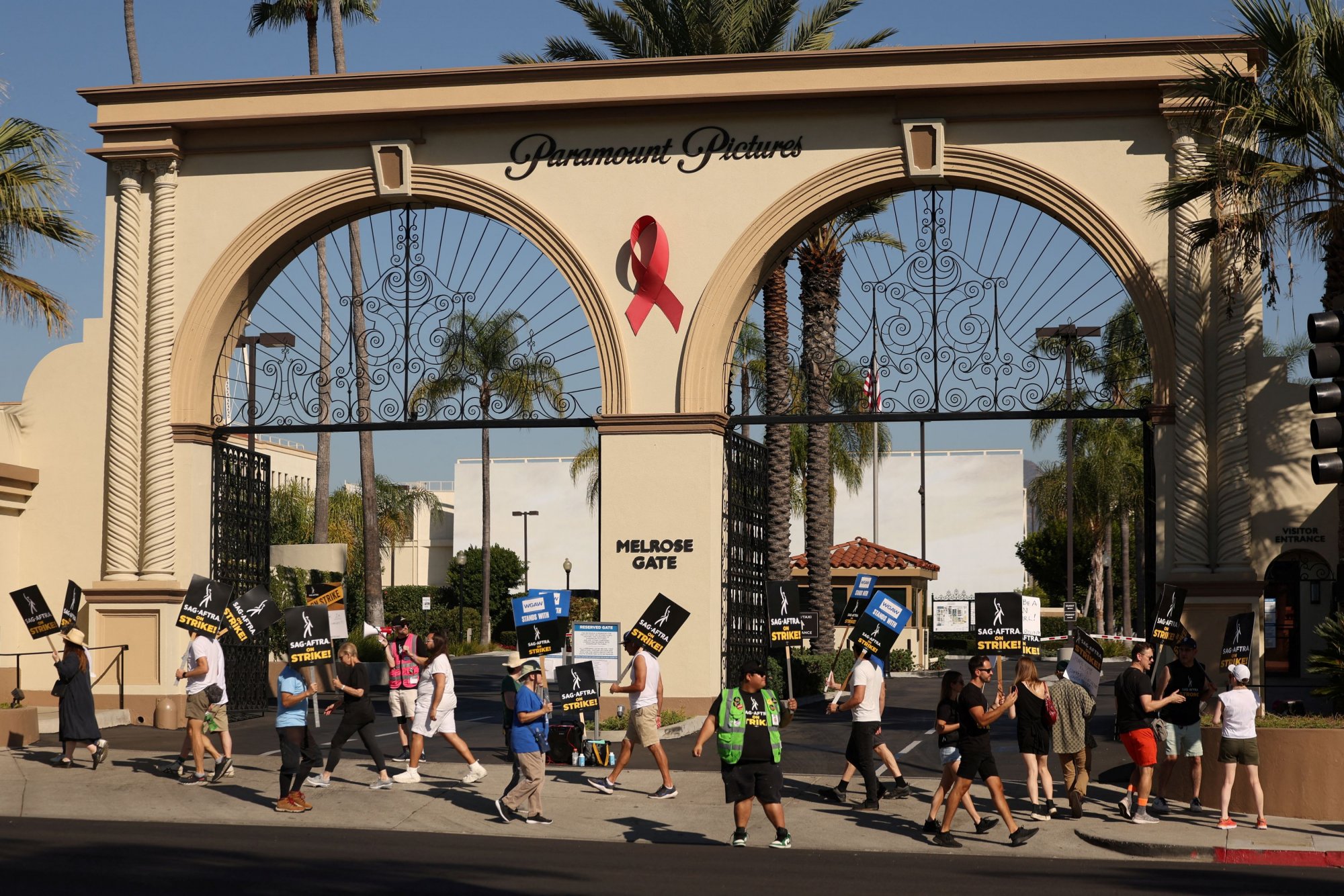 Λος Άντζελες: Συνεχίζεται για 100ή ημέρα η απεργία των ηθοποιών στο Χόλιγουντ