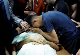 «Τι έχουν κάνει οι Παλαιστίνιοι για να αξίζουν τέτοια τιμωρία;» – Ξεσπά ο πρέσβης της Παλαιστίνης στην Ελλάδα