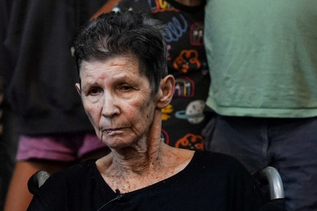 Οργή στο Ισραήλ: «Βράζουν» με τη συνέντευξη Τύπου της 85χρονης ομήρου για την «καλή μεταχείριση» από τη Χαμάς