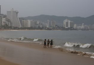 Συναγερμός στο Μεξικό: Ετοιμάζονται για τον τυφώνα Ότις