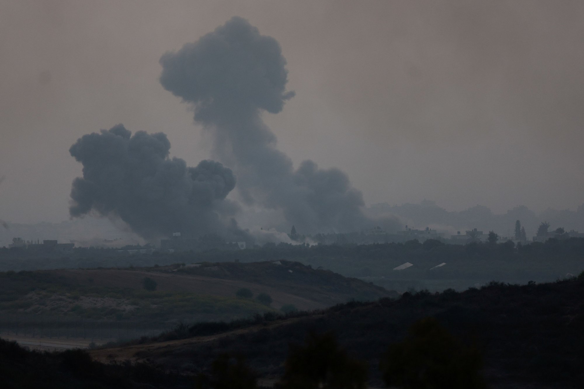 Σφοδροί ισραηλινοί βομβαρδισμοί σε βόρεια και ανατολική Γάζα - Η Χαμάς λέει ότι απέτρεψε δύο επιδρομές