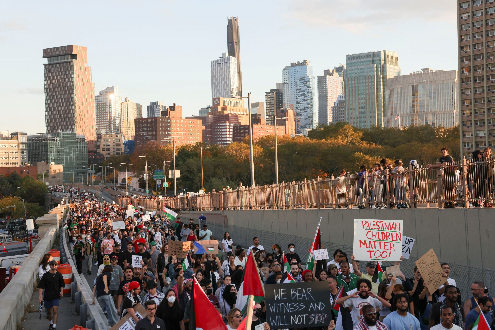 Νέα Υόρκη: Χιλιάδες στους δρόμους σε πορεία αλληλεγγύης προς την Παλαιστίνη