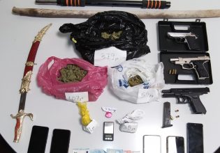 Θεσσαλονίκη: Πιστόλια, ναρκωτικά ώς σπαθί βρέθηκαν στο σπίτι του 40χρονου που πυροβόλησε 29χρονο