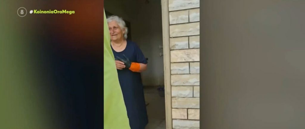 Παλαμάς Καρδίτσας: Συγκλονίζει η γιαγιά που ζει στο πλημμυρισμένο σπίτι με την 2 ετών εγγονή της