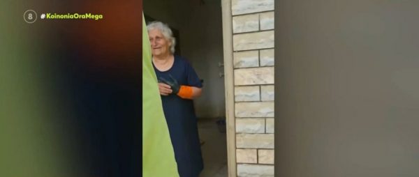 Παλαμάς Καρδίτσας: Συγκλονίζει η γιαγιά που ζει στο πλημμυρισμένο σπίτι με την 2 ετών εγγονή της