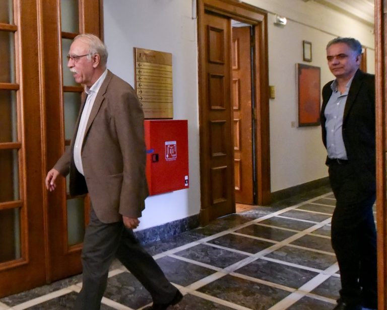 Οι αντιδράσεις Βίτσα, Σκουρλέτη μετά τη διαγραφή – «Ο Κασσελάκης γελοιοποιεί τον ΣΥΡΙΖΑ»