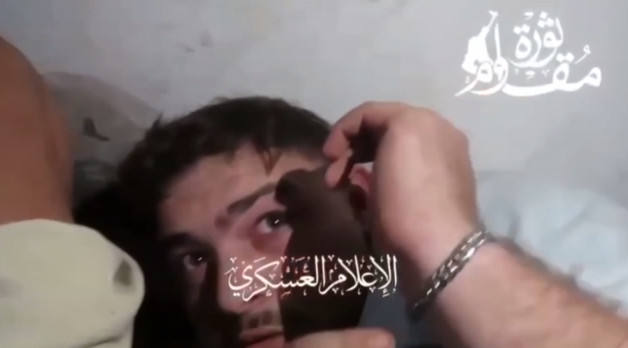 Ισραήλ: Τον θεωρούσαν νεκρό, όμως εντοπίστηκε σε βίντεο με ομήρους της Χαμάς