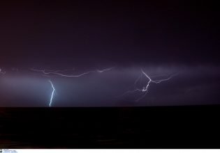 Νύχτα με πολλούς κεραυνούς και χαλαζοπτώσεις – Πού θα χτυπήσουν, τι λέει το έκτακτο δελτίο της ΕΜΥ