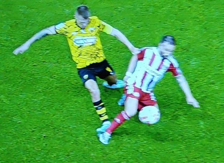 Χοντρή πρόκληση στο ντέρμπι: Έβαλαν στο VAR τον χειρούργο του Ολυμπιακός-ΑΕΚ