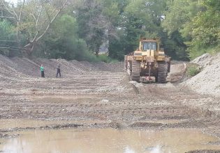 ΣΥΡΙΖΑ: Επικίνδυνα ανεπαρκείς: Η κυβέρνηση απεντάσσει αντιπλημμυρικά έργα από ΕΣΠΑ και Ταμείο Ανάκαμψης
