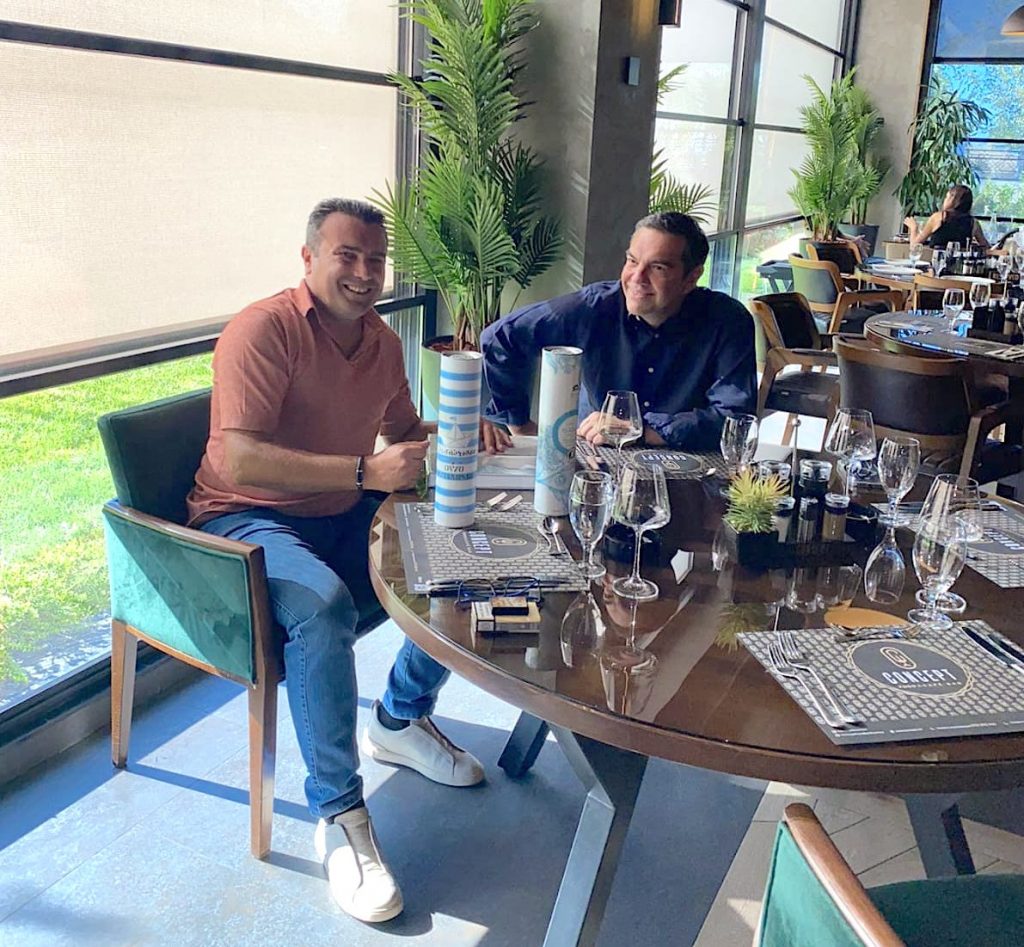 Στη Βόρεια Μακεδονία ο Τσίπρας – Τα τρία δώρα που έδωσε στον Ζάεφ