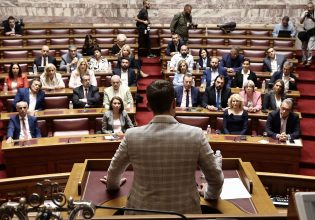 Ένα κόμμα τρεις γραμμές και… βάλε στον ΣΥΡΙΖΑ – Τι στάση κρατούν και τι σκαρώνει ο Κασσελάκης