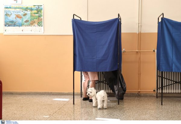 Σε ποιες περιφέρειες εξελίσσεται σε ντέρμπι – Μεγάλες ανατροπές, ποιοι ετοιμάζουν δηλώσεις νίκης