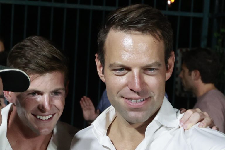 Πέραν του ιδιωτικού