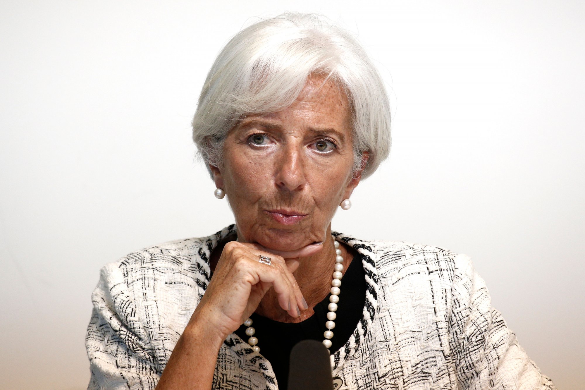 Lagarde: How do wages keep inflation high?