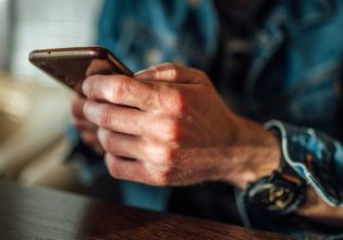 Πώς οι διαφημίσεις στο κινητό σας μπορεί να στέλνουν δεδομένα σε κυβερνήσεις