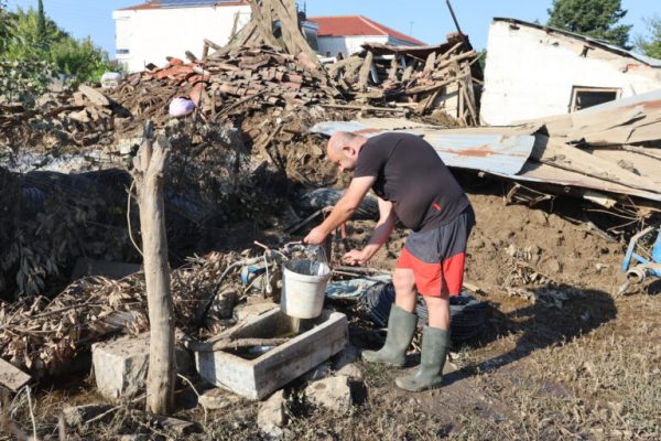 Πλημμύρες στη Θεσσαλία: Το στάδιο που βρίσκονται οι πληρωμές πρώτης αρωγής – Τι είπε ο Τριαντόπουλος