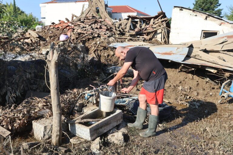 Πλημμύρες στη Θεσσαλία: Το στάδιο που βρίσκονται οι πληρωμές πρώτης αρωγής – Τι είπε ο Τριαντόπουλος