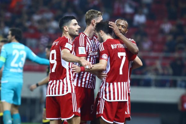 «Λιώνουν» στο γυμναστήριο οι ερυθρόλευκοι (vid)