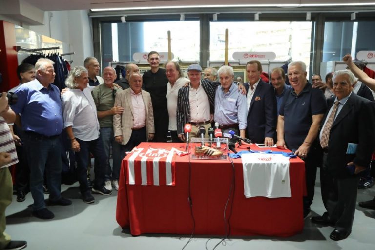 Αποθέωση στο Καραϊσκάκη για τον θρυλικό Νίκο Αναστόπουλο (pics)