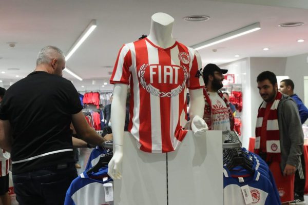 Εξαντλήθηκαν οι επετειακές εμφανίσεις του Νίκου Αναστόπουλου