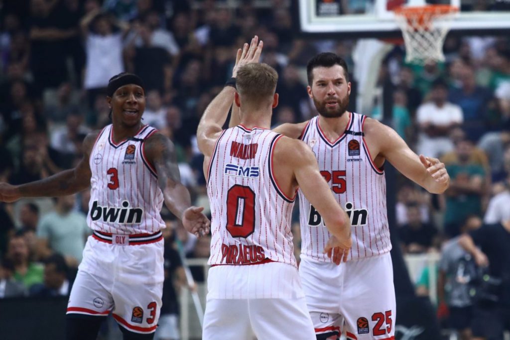 Ολυμπιακός: Η παρακάμερα της νίκης στο ΟΑΚΑ και της υποδοχής στο ΣΕΦ (vid)