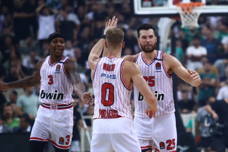 Ολυμπιακός: Η παρακάμερα της νίκης στο ΟΑΚΑ και της υποδοχής στο ΣΕΦ (vid)