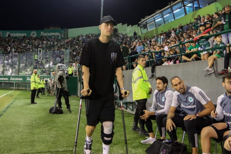 Παναθηναϊκός: Στη Λεωφόρο με πατερίτσες ο Μάγκνουσον