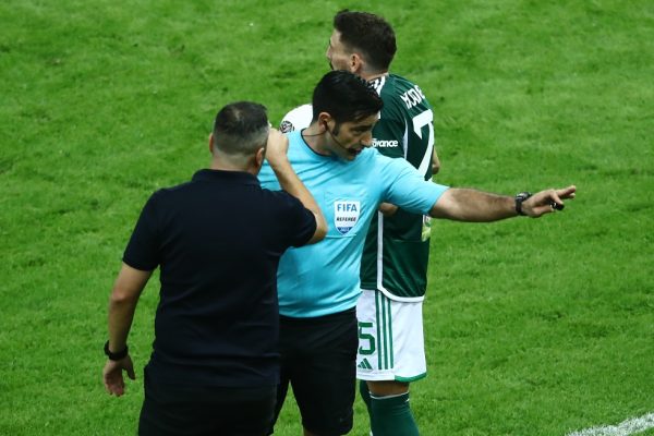 Απαράδεκτος ο Μαρέσκα στο Φάληρο, τα δίνει όλα ανάποδα – Τεράστιος ο εκνευρισμός με τον Ιταλό διαιτητή