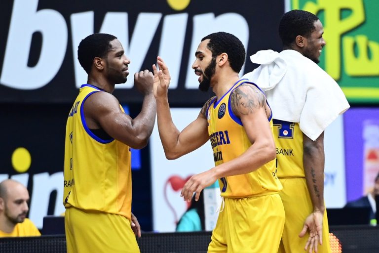 Μεγάλη νίκη του Περιστερίου (87-70)