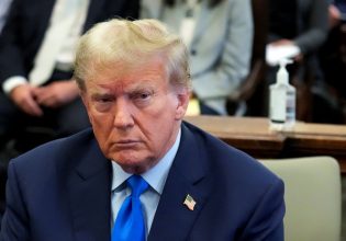 «Καίει» τον Τραμπ πρώην δικηγόρος του – Δήλωσε ένοχη για τις εκλογές στην Τζόρτζια το 2020