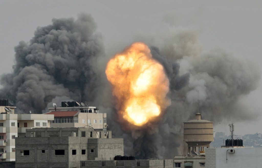 Συγκινεί πατέρας που έχασε τον γιο του στην επίθεση της Χαμάς – «Ρίξτε τις βόμβες στη θάλασσα»