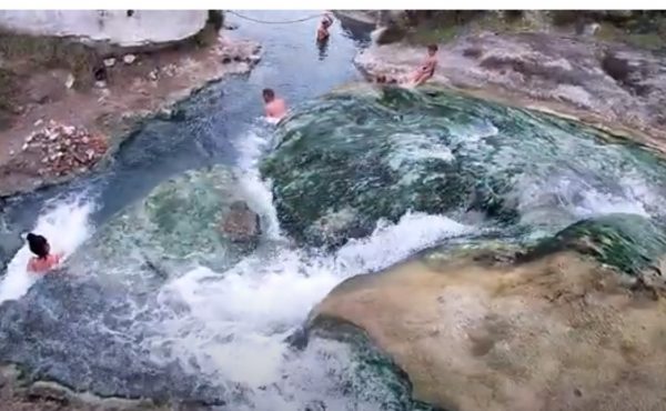 Θερμοπύλες: Αναστάτωση στα ιαματικά λουτρά – Λουόμενοι μπήκαν γυμνοί