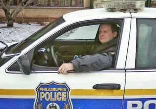 ΗΠΑ: Πρώην αστυνομικός κακοποίησε σεξουαλικά 48 γυναίκες στο πίσω μέρος του περιπολικού