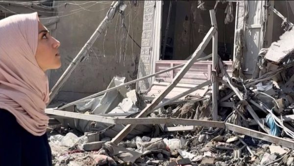 Αγγλίδα παγιδευμένη στη Γάζα ζήτησε βοήθεια από το βρετανικό ΥΠΕΞ – Η απάντηση ήταν ένα θλιμμένο emoji