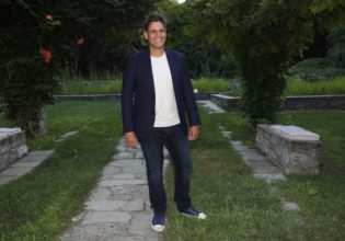 Δημήτρης Ουγγαρέζος: «Είναι πολύ τιμητικό να ασχολείται μαζί μου η Ελένη Μενεγάκη»