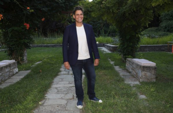 Δημήτρης Ουγγαρέζος: «Είναι πολύ τιμητικό να ασχολείται μαζί μου η Ελένη Μενεγάκη»